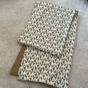 Michael Kors winter scarf